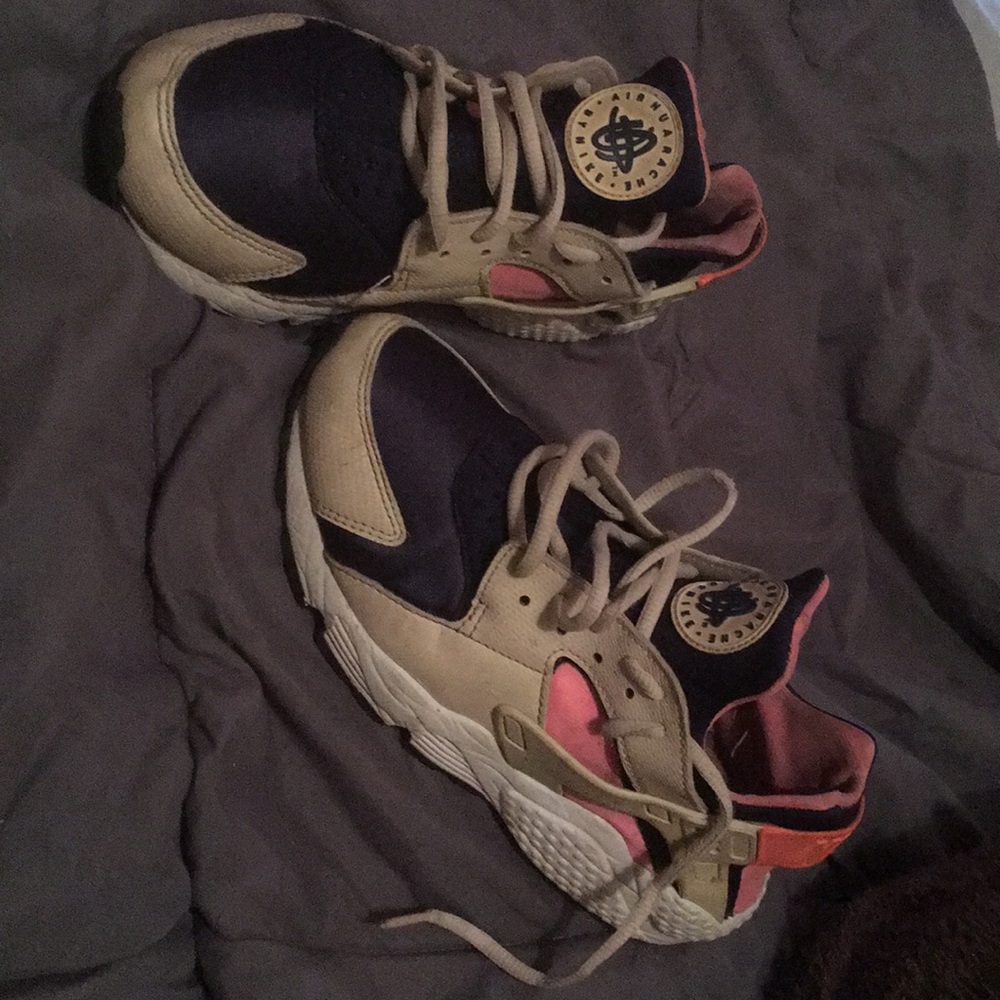 I am selling the oatmeal huaraches..